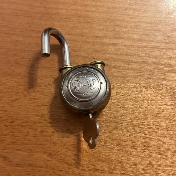 VINTAGE WALSCO 9-9 PADLOCK WITH KEY - WORKING - MADE IN USA - Picture 2 of 4